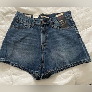 Levi Woman's Shorts
